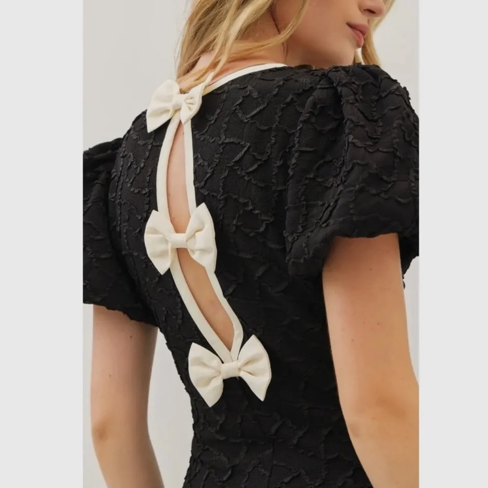 921. The Coquette Class Bodycon Texture Dress - Picture 2 of 4